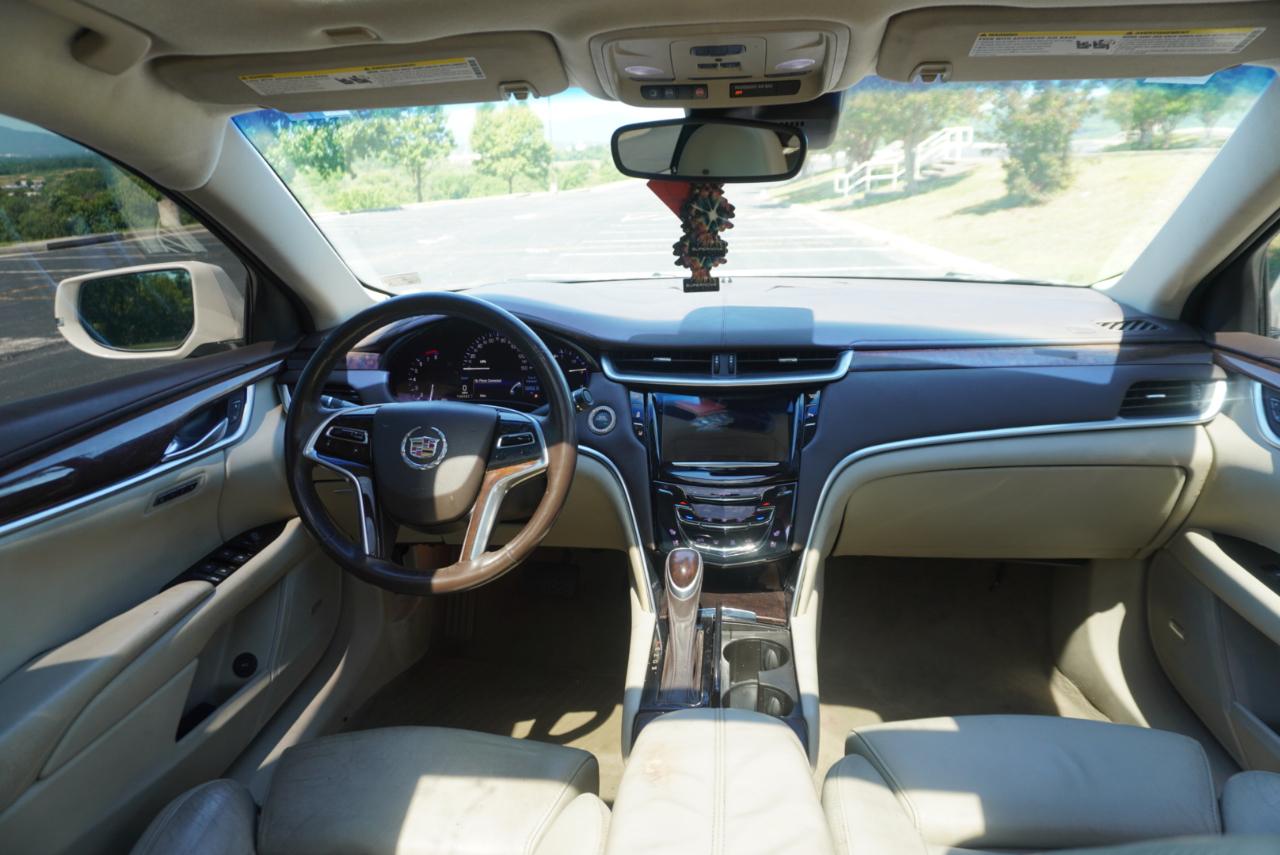 Cadillac XTS 4dr Sdn Luxury FWD 2013