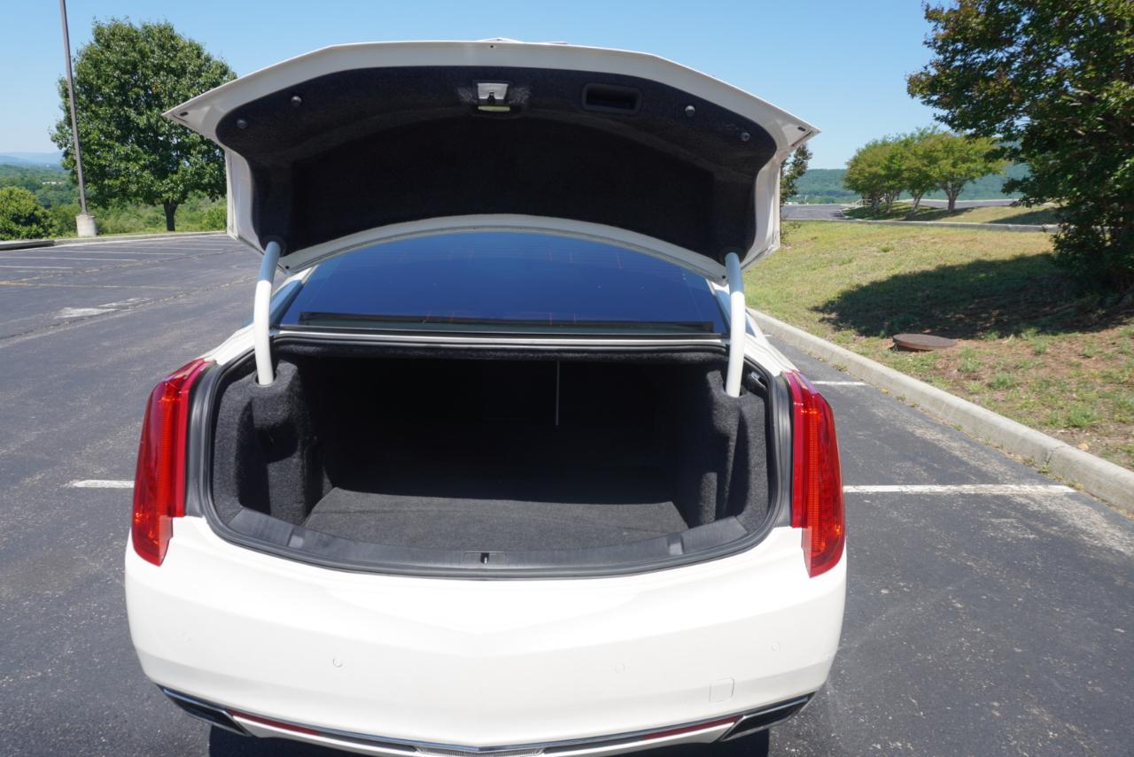 Cadillac XTS 4dr Sdn Luxury FWD 2013