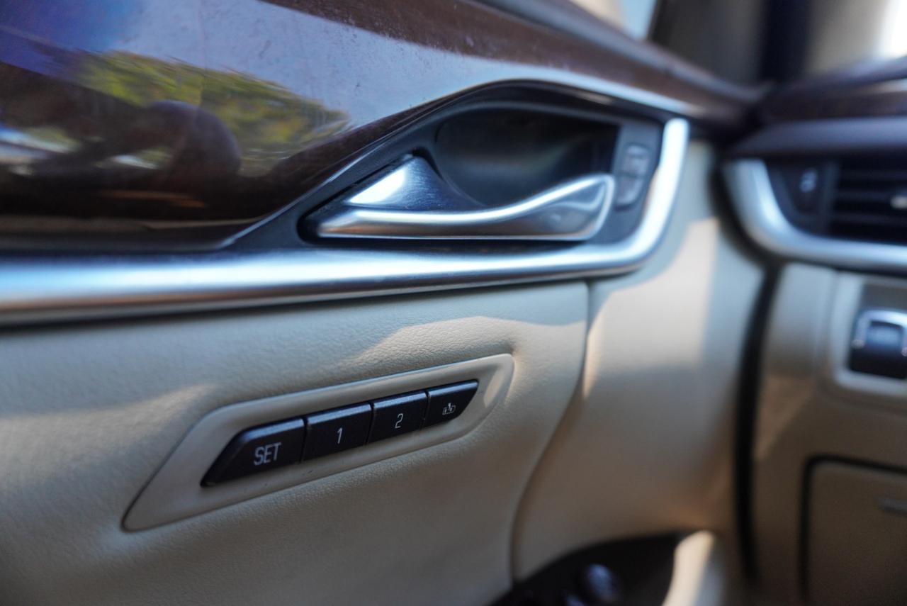 Cadillac XTS 4dr Sdn Luxury FWD 2013