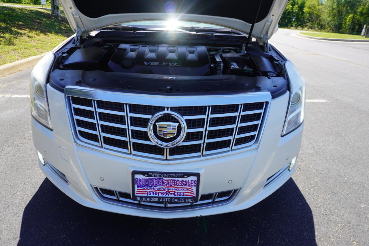 Cadillac XTS 4dr Sdn Luxury FWD 2013