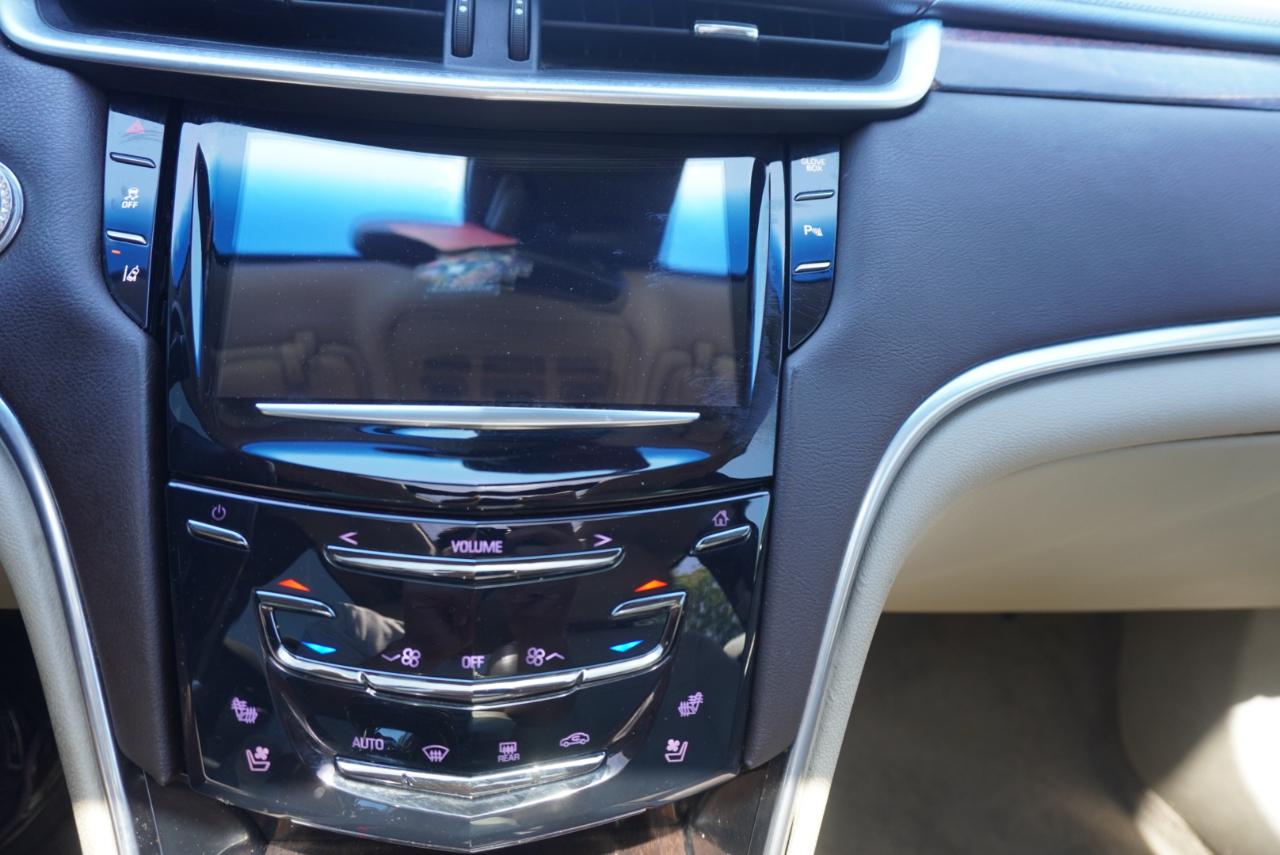Cadillac XTS 4dr Sdn Luxury FWD 2013