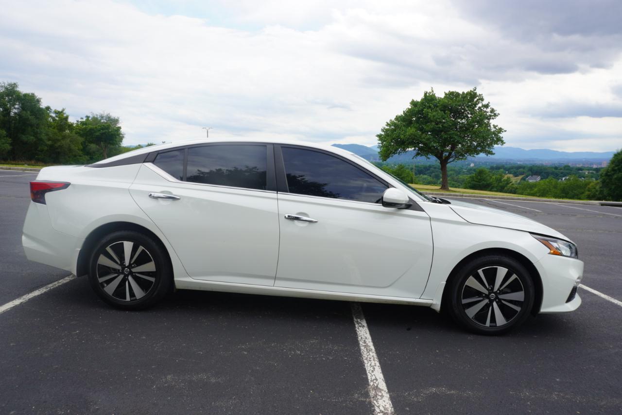 Nissan Altima 2.5 SV Sedan 2021