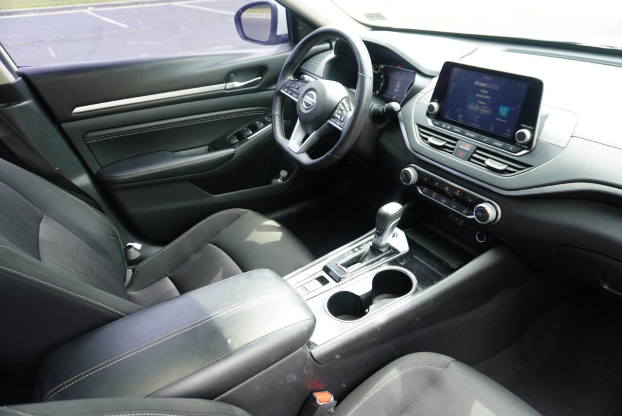 Nissan Altima 2.5 SV Sedan 2021