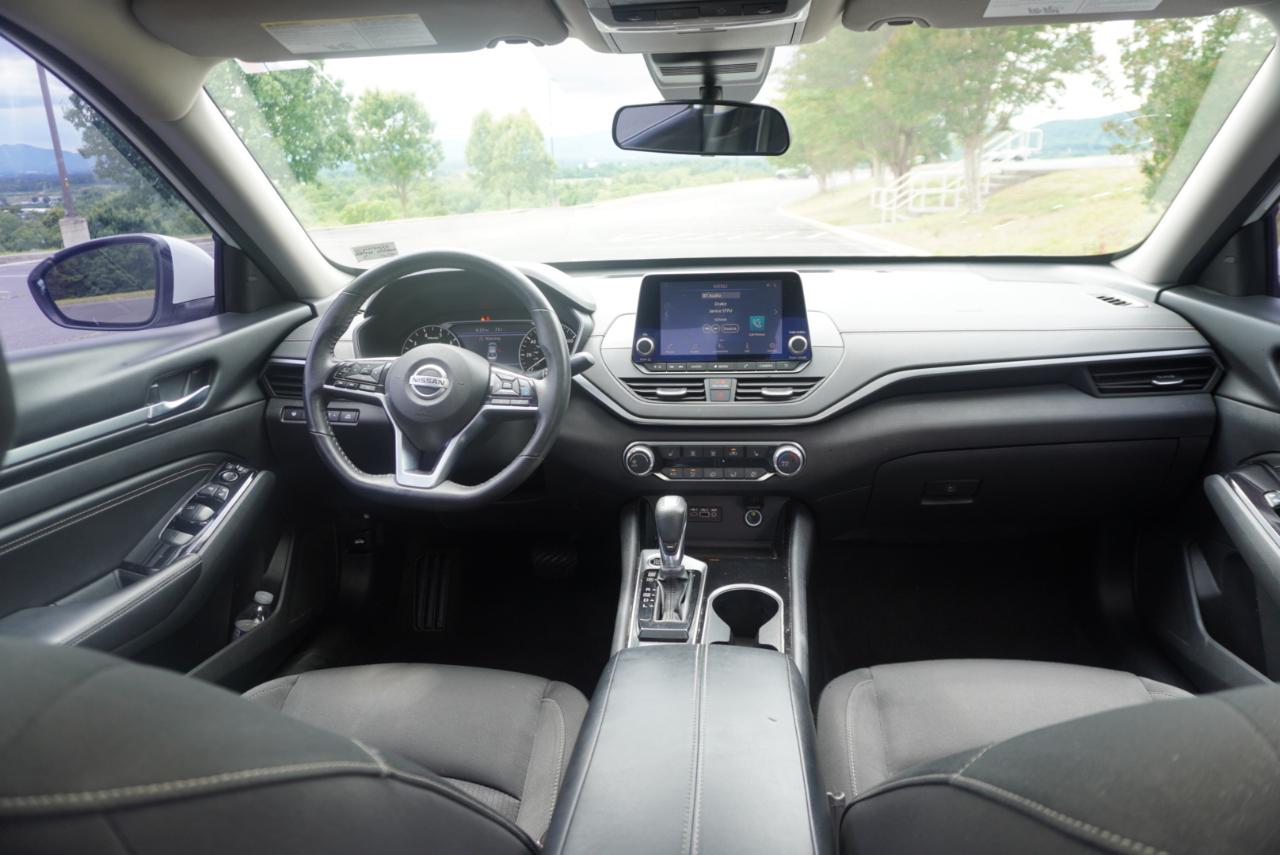 Nissan Altima 2.5 SV Sedan 2021