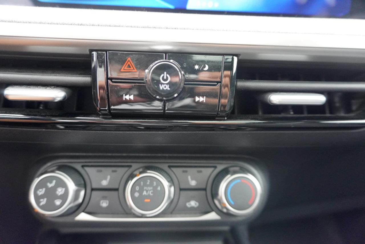 Nissan Kicks SV AWD 2025