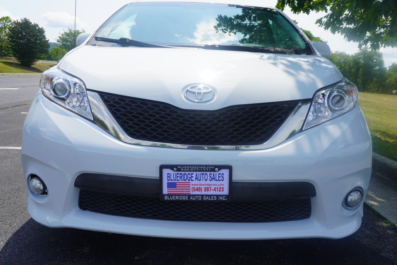 Toyota Sienna 5dr 8-Pass Van V6 SE FWD (Natl) 2012