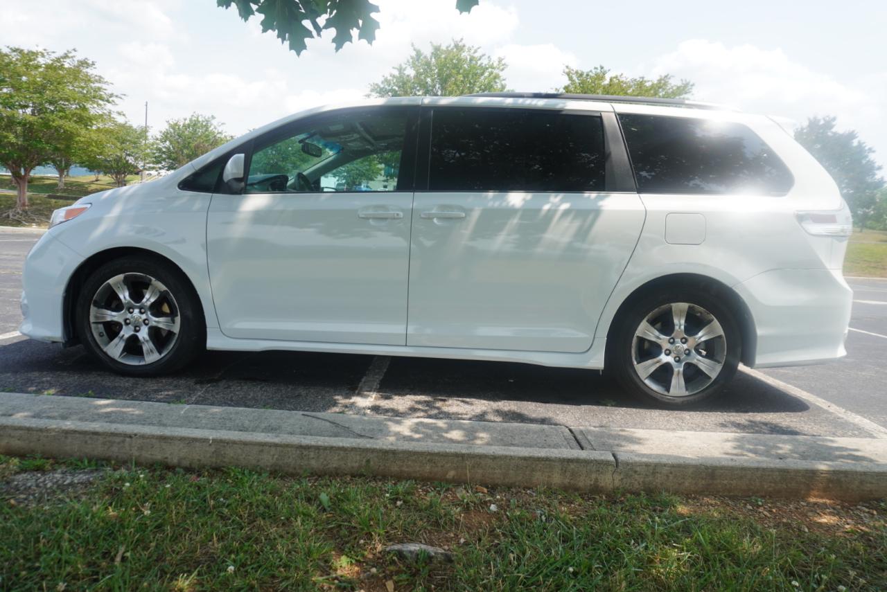Toyota Sienna 5dr 8-Pass Van V6 SE FWD (Natl) 2012