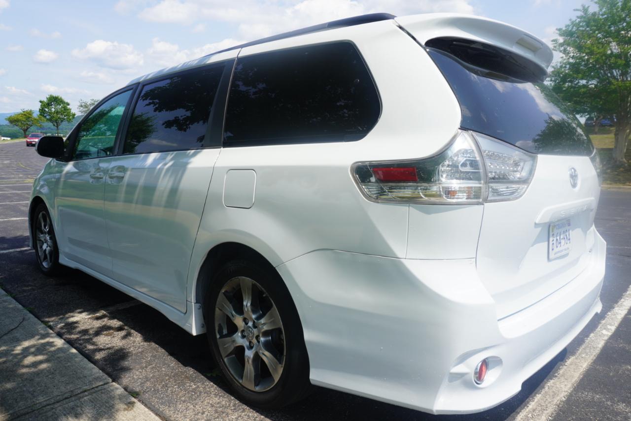 Toyota Sienna 5dr 8-Pass Van V6 SE FWD (Natl) 2012
