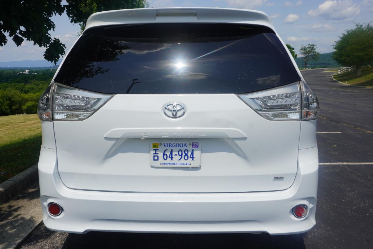 Toyota Sienna 5dr 8-Pass Van V6 SE FWD (Natl) 2012