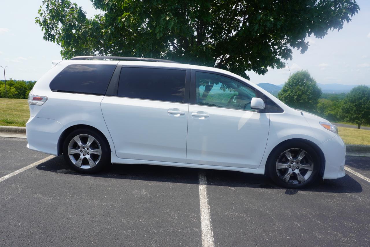 Toyota Sienna 5dr 8-Pass Van V6 SE FWD (Natl) 2012