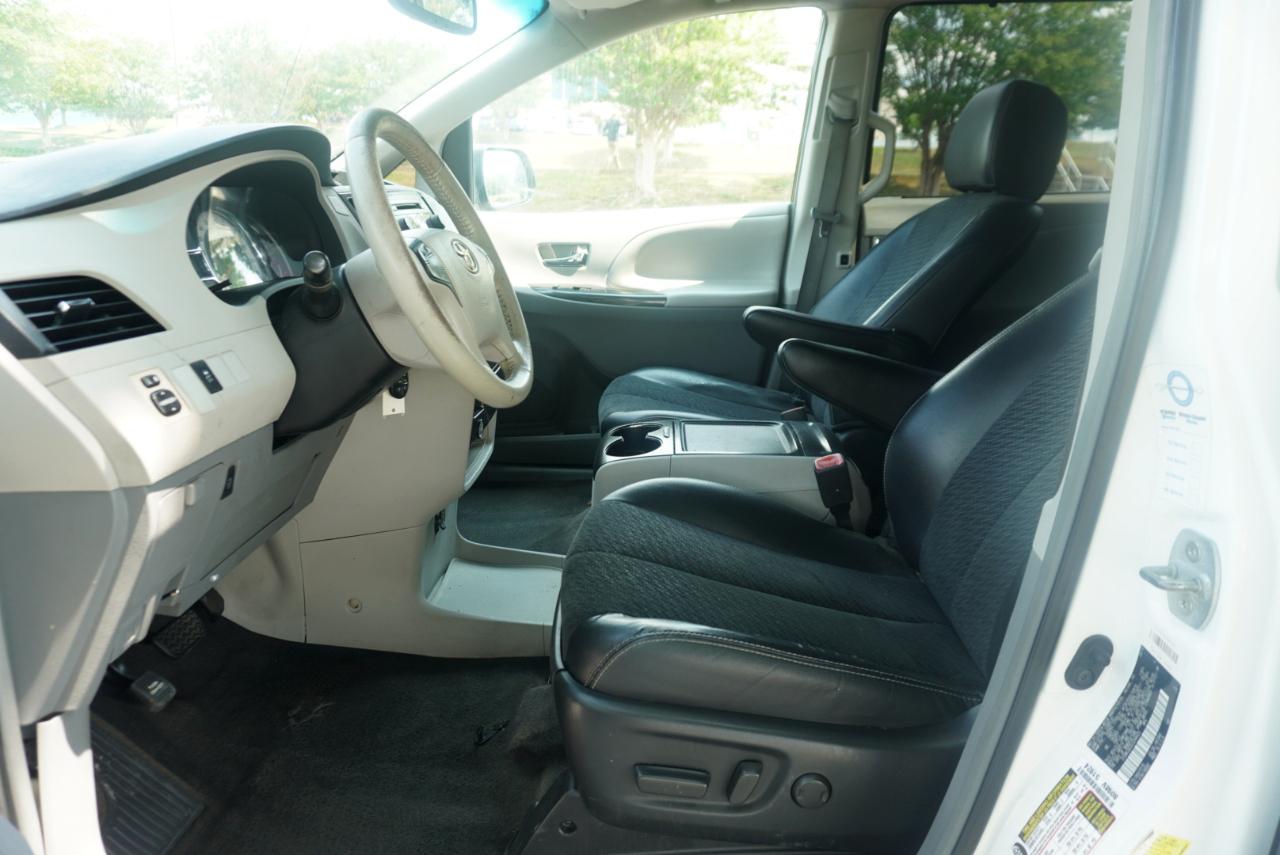 Toyota Sienna 5dr 8-Pass Van V6 SE FWD (Natl) 2012