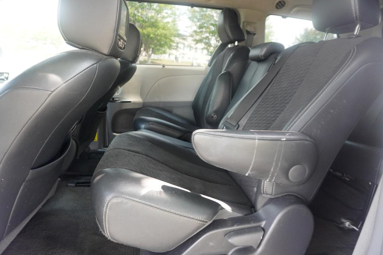 Toyota Sienna 5dr 8-Pass Van V6 SE FWD (Natl) 2012