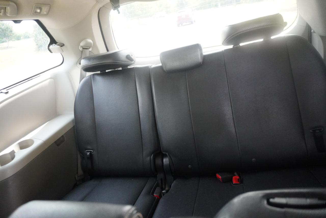 Toyota Sienna 5dr 8-Pass Van V6 SE FWD (Natl) 2012