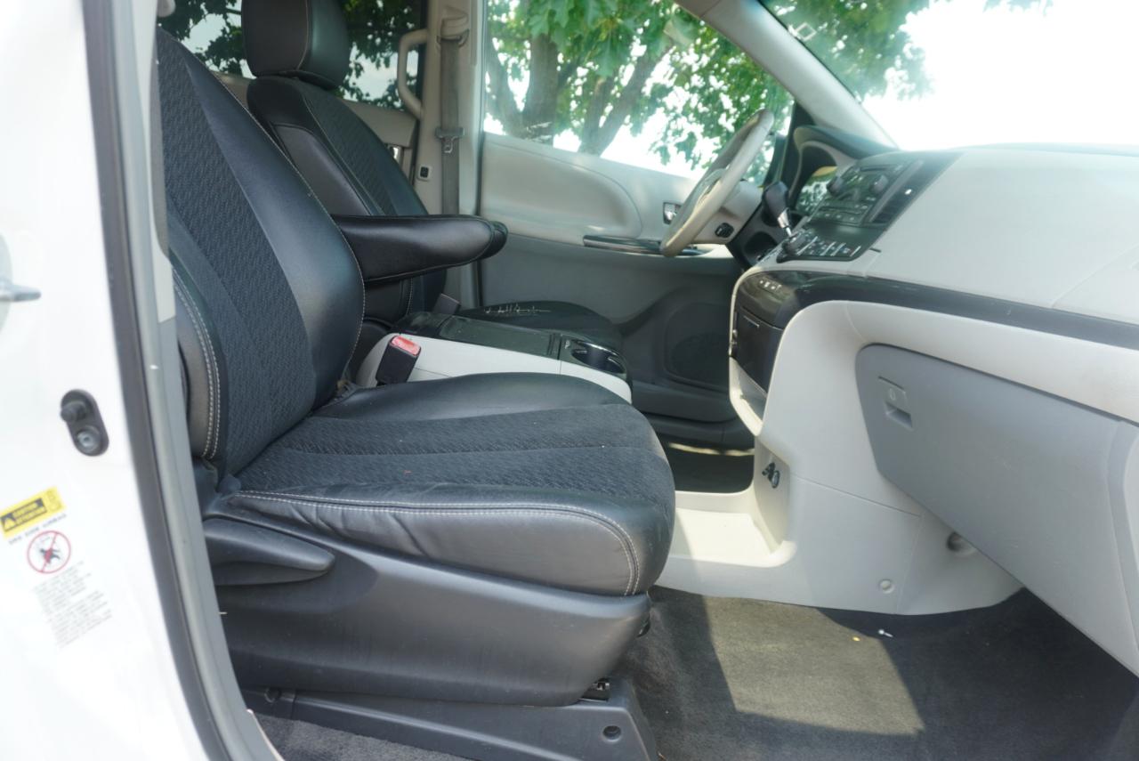 Toyota Sienna 5dr 8-Pass Van V6 SE FWD (Natl) 2012