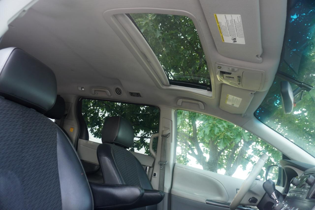 Toyota Sienna 5dr 8-Pass Van V6 SE FWD (Natl) 2012