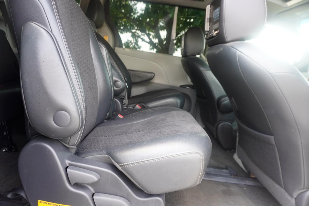 Toyota Sienna 5dr 8-Pass Van V6 SE FWD (Natl) 2012