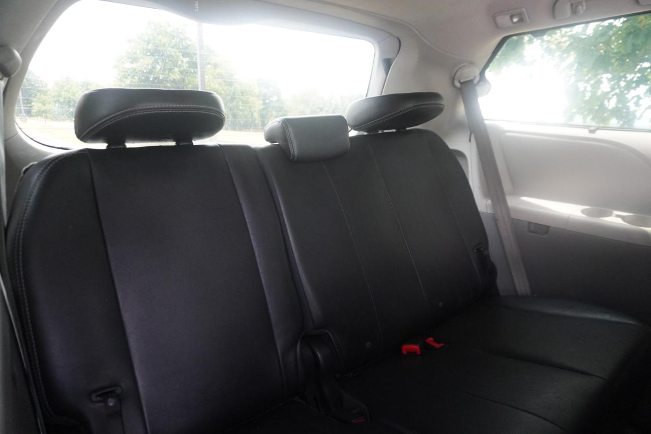 Toyota Sienna 5dr 8-Pass Van V6 SE FWD (Natl) 2012