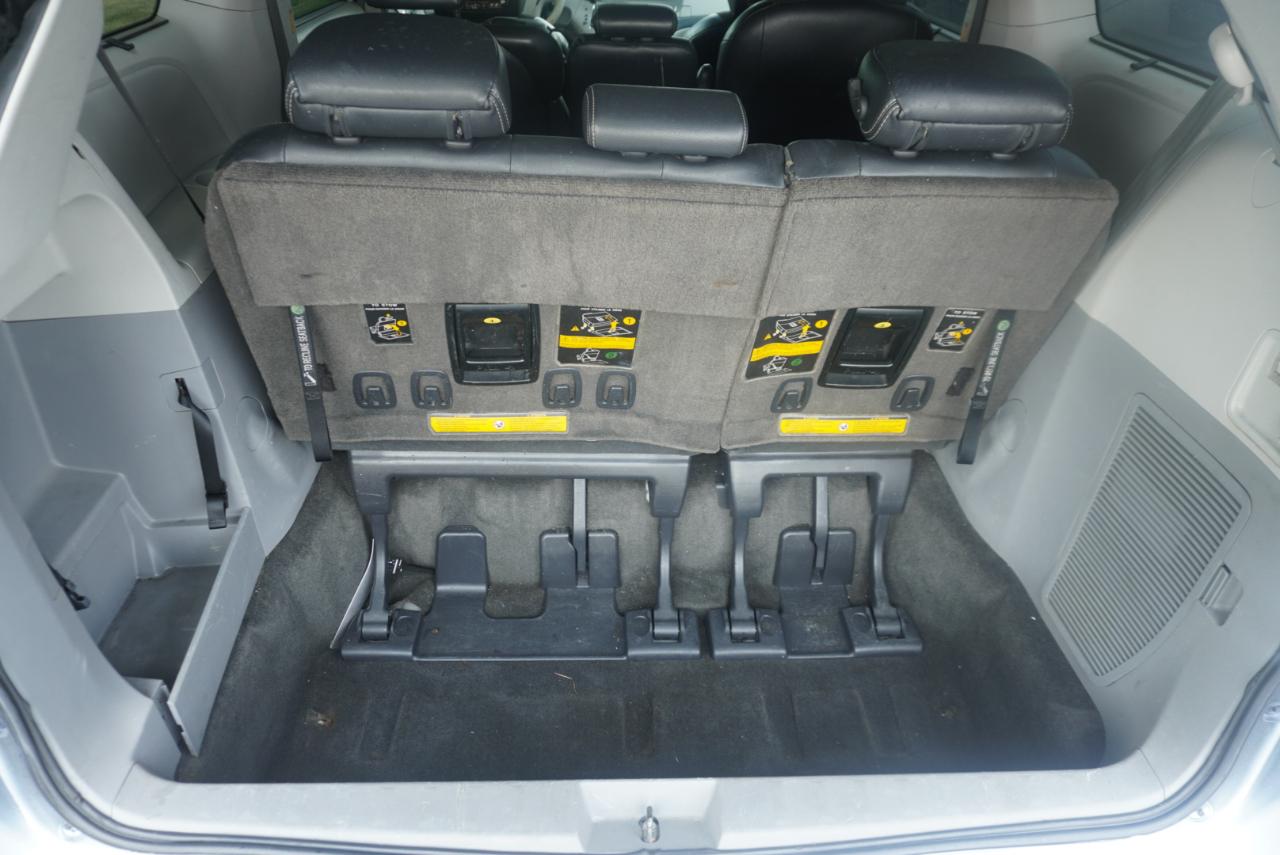 Toyota Sienna 5dr 8-Pass Van V6 SE FWD (Natl) 2012