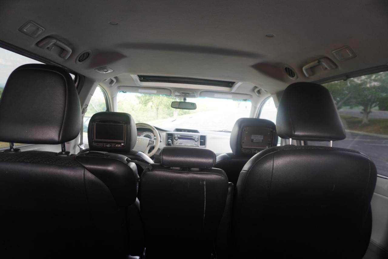 Toyota Sienna 5dr 8-Pass Van V6 SE FWD (Natl) 2012
