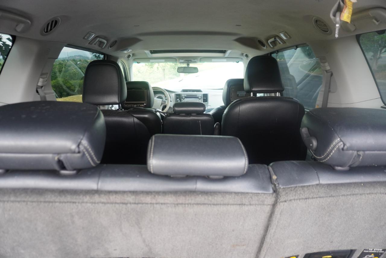 Toyota Sienna 5dr 8-Pass Van V6 SE FWD (Natl) 2012