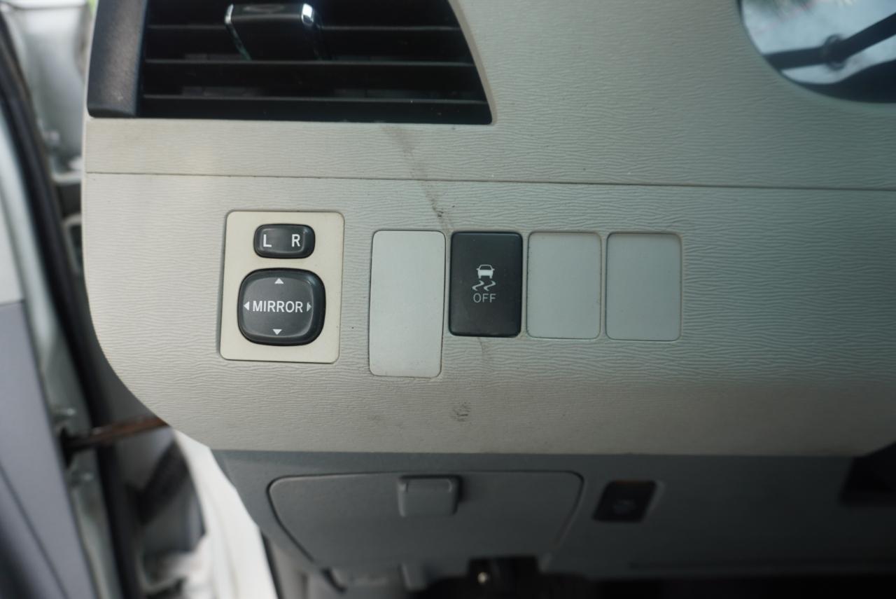 Toyota Sienna 5dr 8-Pass Van V6 SE FWD (Natl) 2012