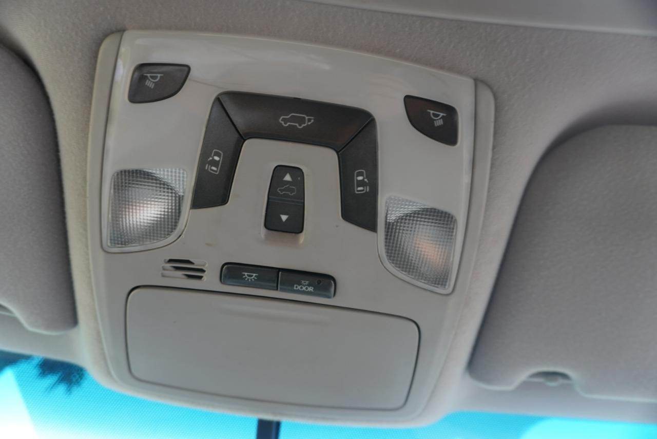 Toyota Sienna 5dr 8-Pass Van V6 SE FWD (Natl) 2012