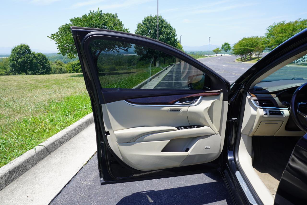 Cadillac XTS 4dr Sdn Premium FWD 2013