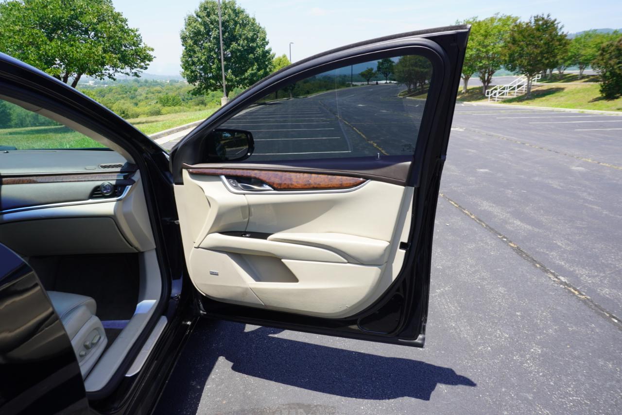 Cadillac XTS 4dr Sdn Premium FWD 2013