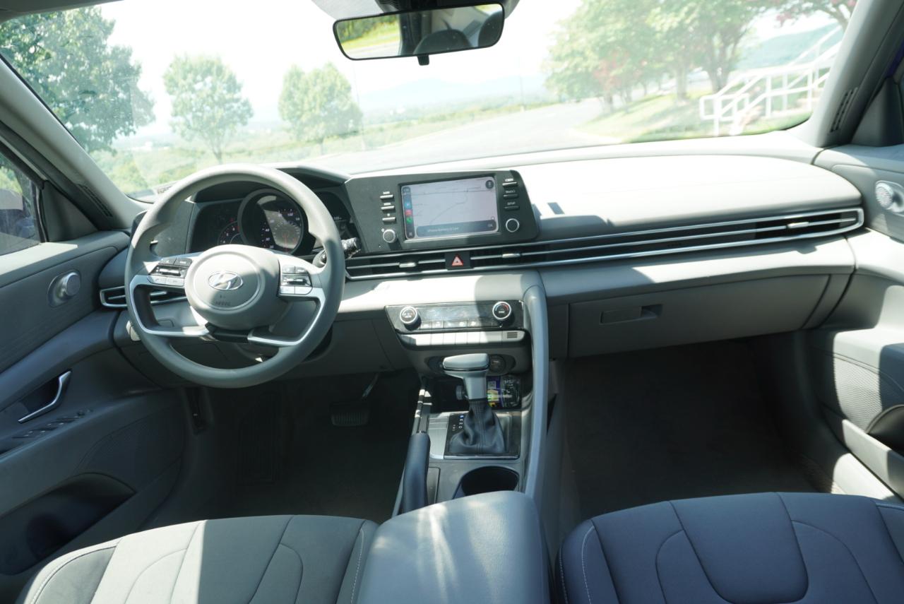 Hyundai Elantra SEL IVT 2023