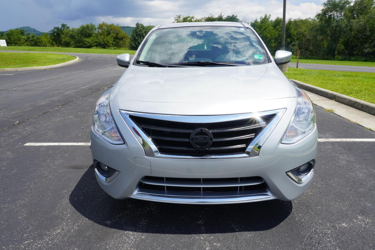 Nissan Versa Sedan SV CVT 2017