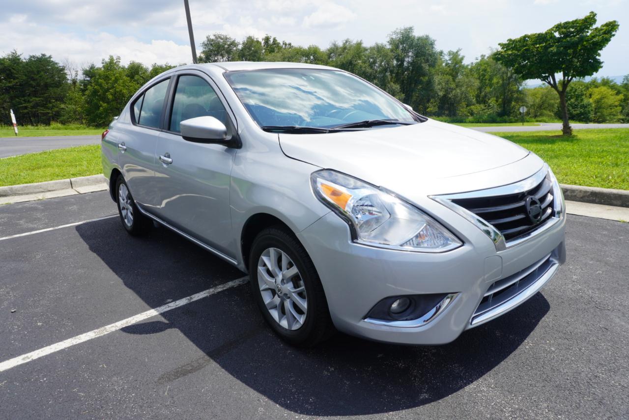 Nissan Versa Sedan SV CVT 2017