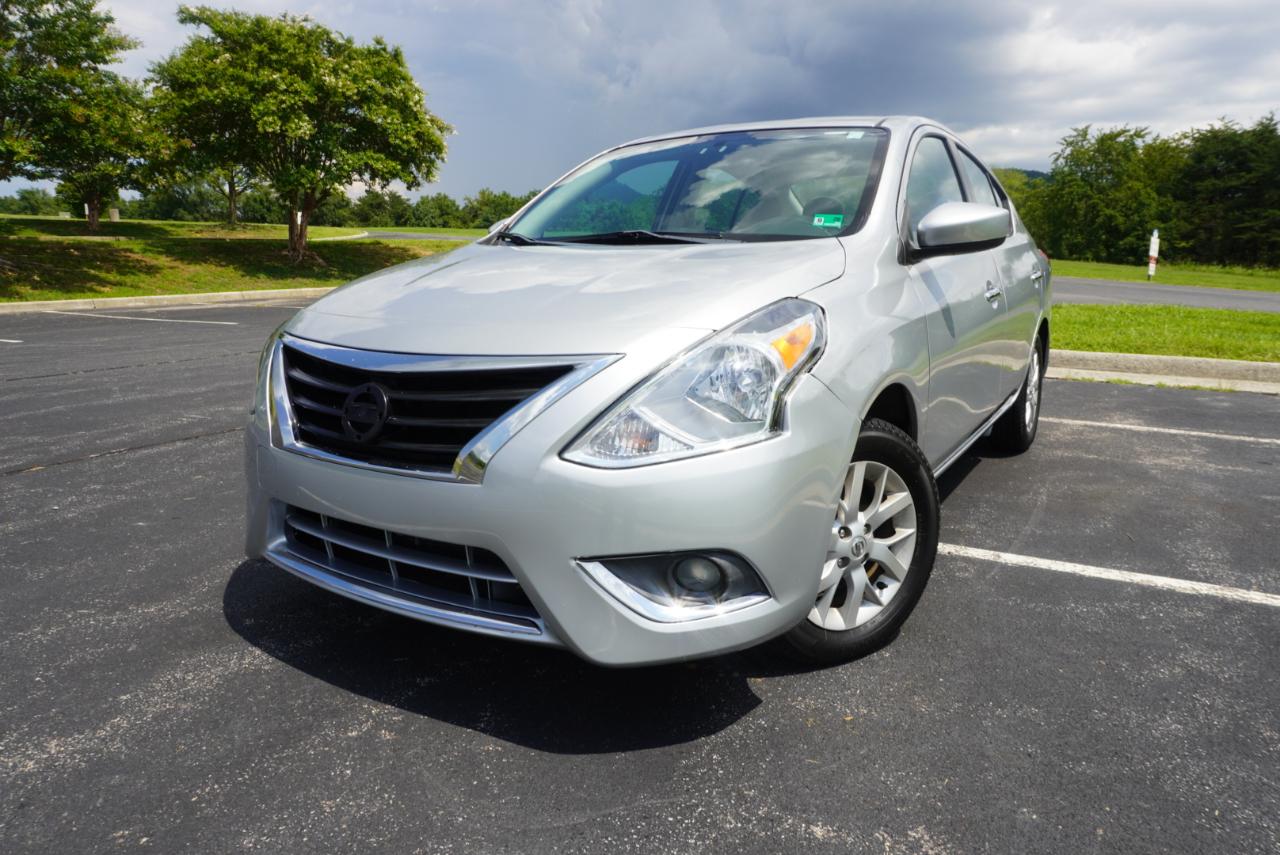 Nissan Versa Sedan SV CVT 2017