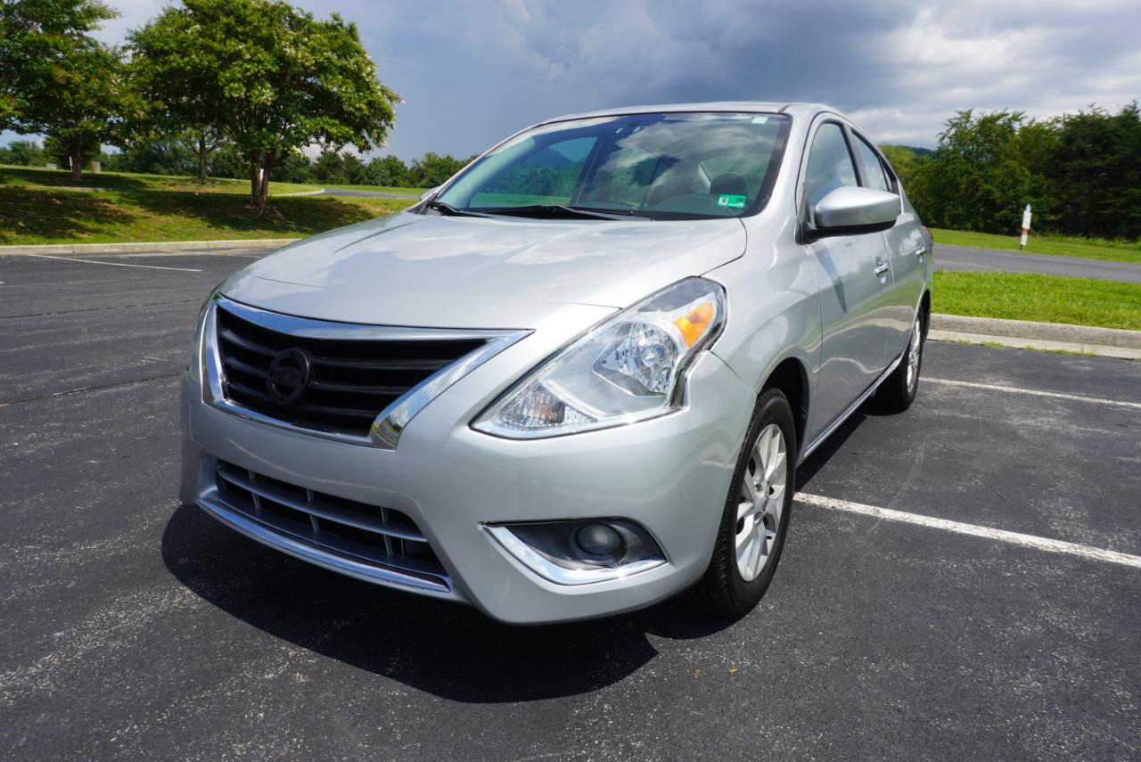 Nissan Versa Sedan SV CVT 2017