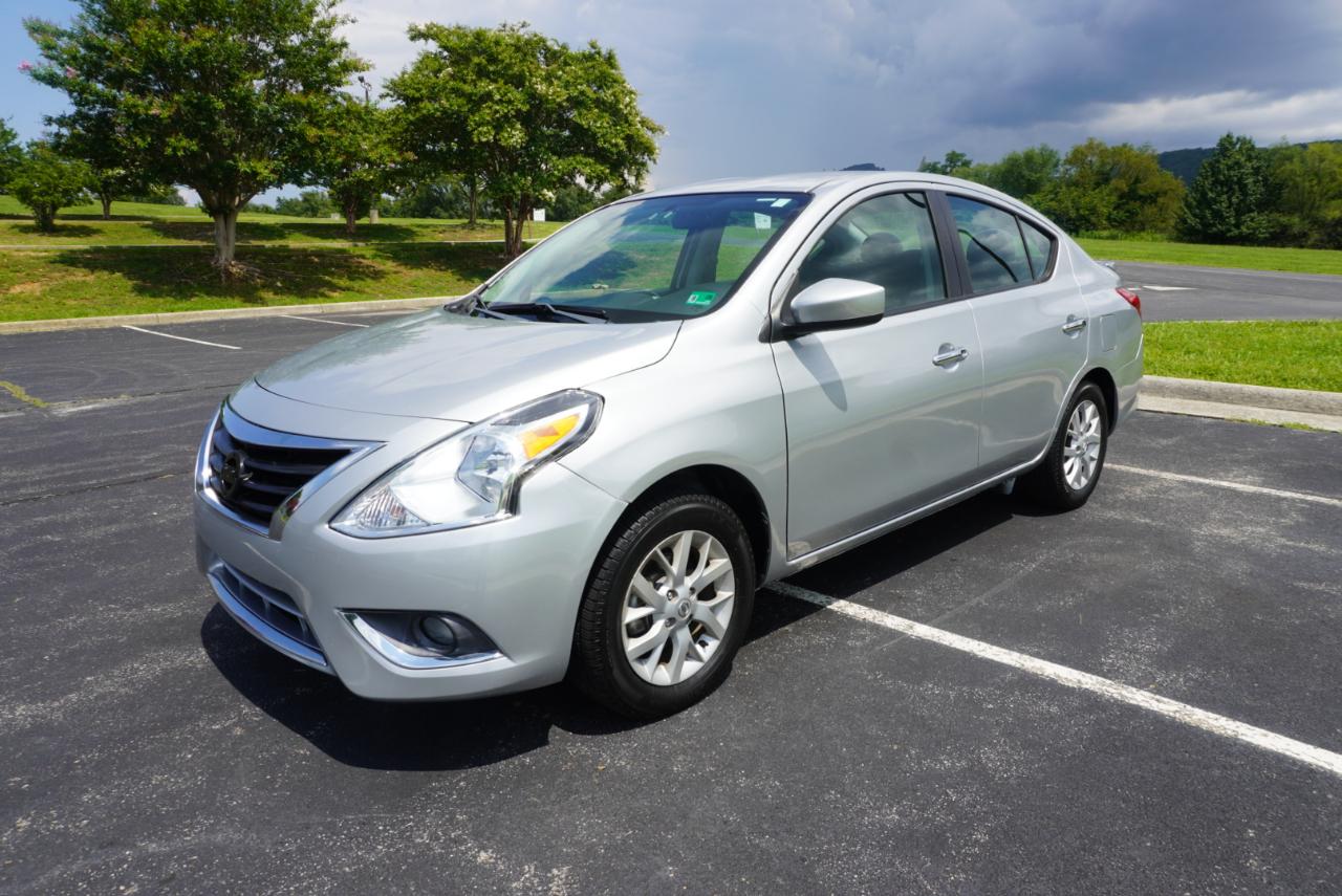 Nissan Versa Sedan SV CVT 2017