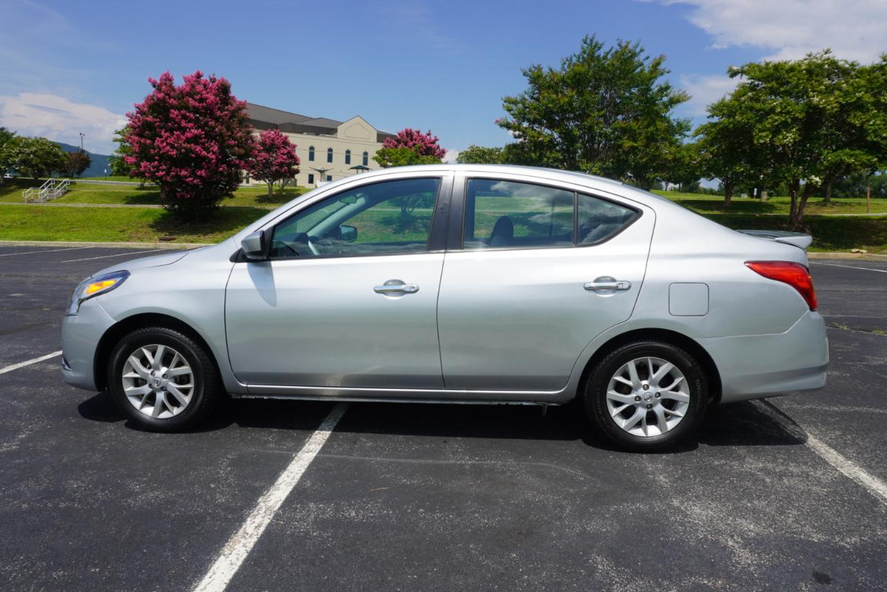 Nissan Versa Sedan SV CVT 2017