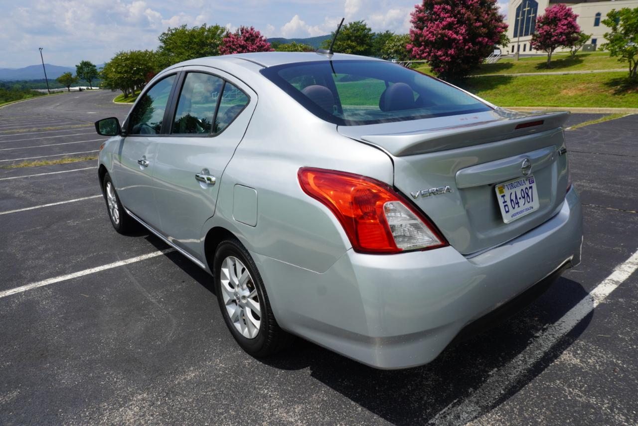 Nissan Versa Sedan SV CVT 2017