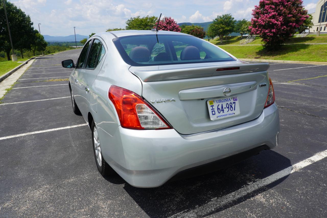 Nissan Versa Sedan SV CVT 2017