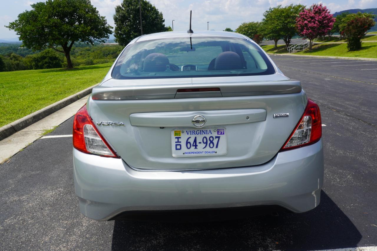 Nissan Versa Sedan SV CVT 2017