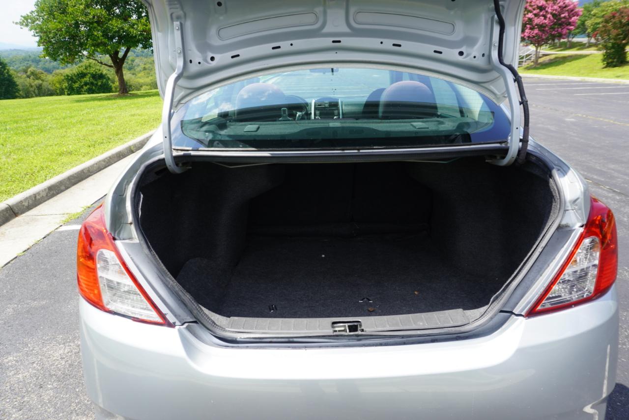 Nissan Versa Sedan SV CVT 2017