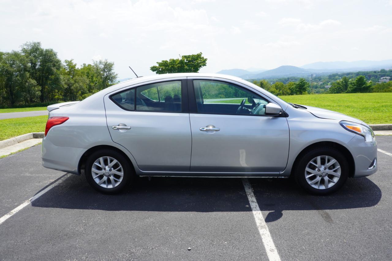 Nissan Versa Sedan SV CVT 2017