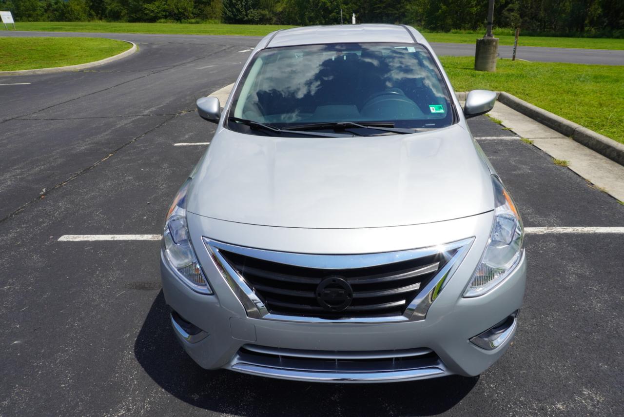 Nissan Versa Sedan SV CVT 2017