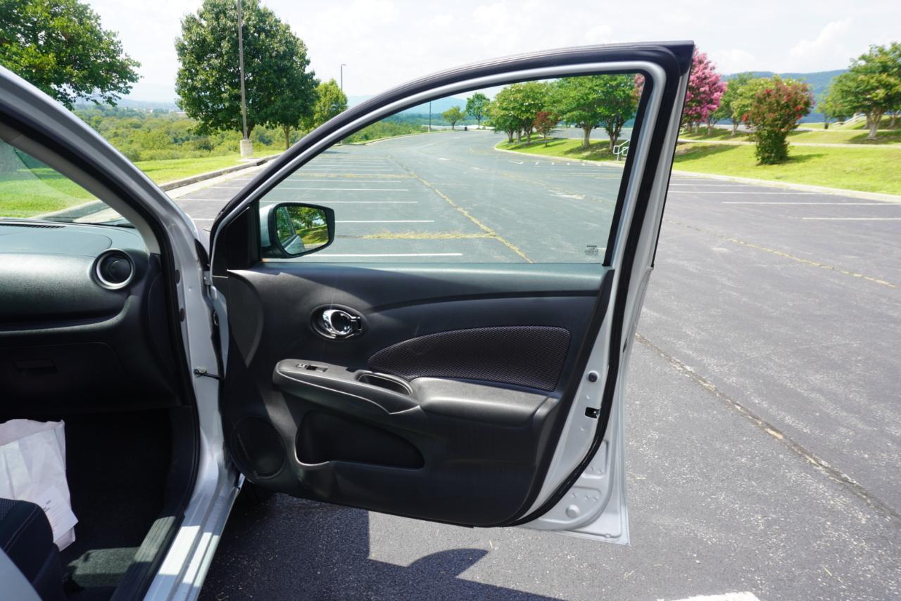 Nissan Versa Sedan SV CVT 2017