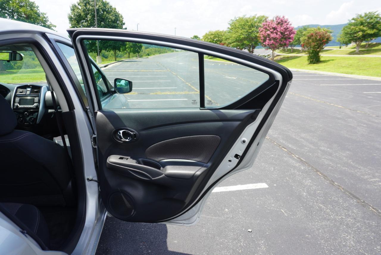 Nissan Versa Sedan SV CVT 2017