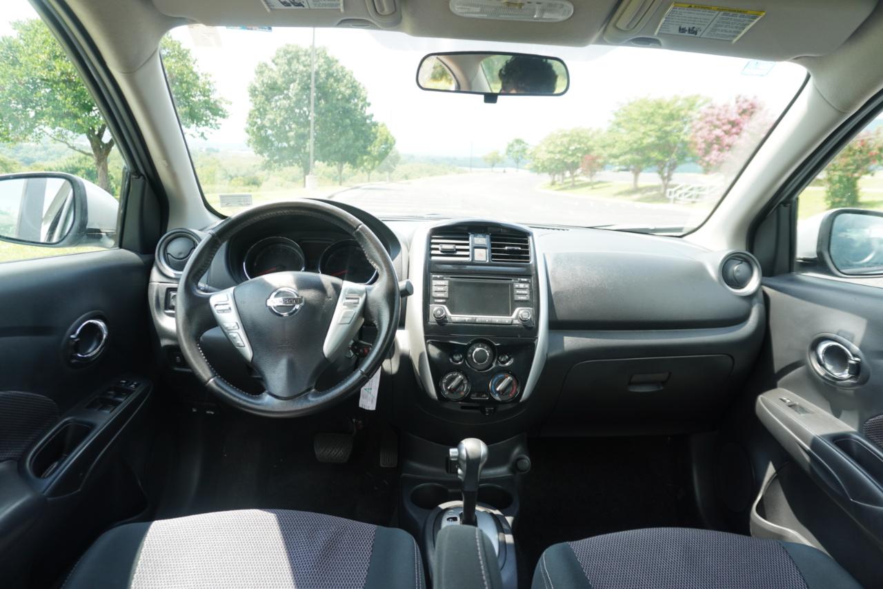 Nissan Versa Sedan SV CVT 2017
