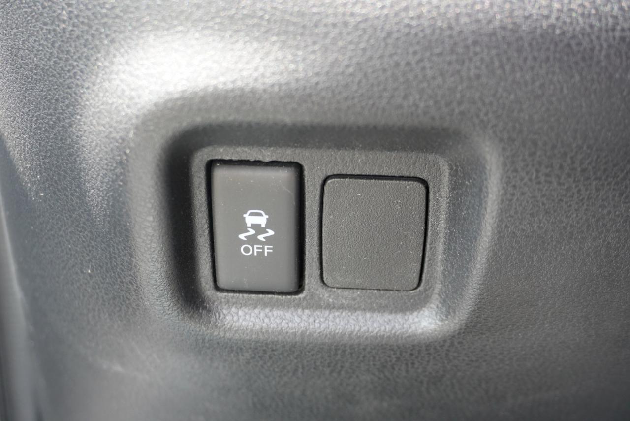 Nissan Versa Sedan SV CVT 2017