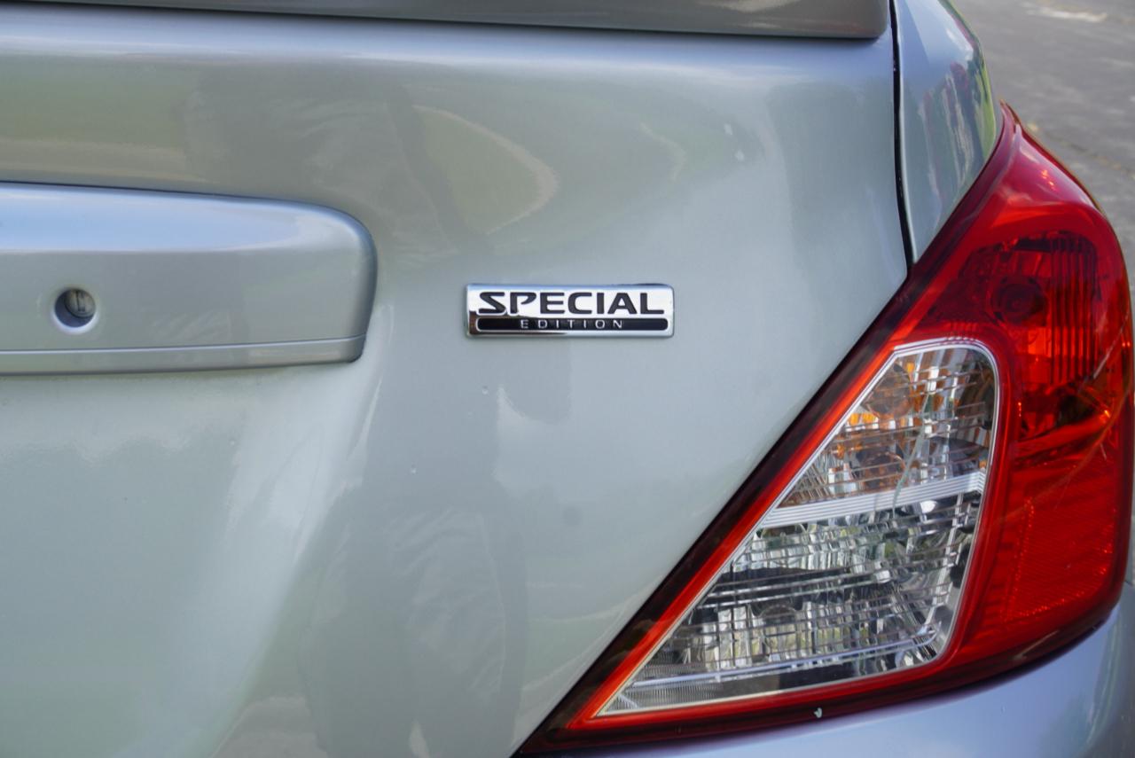 Nissan Versa Sedan SV CVT 2017