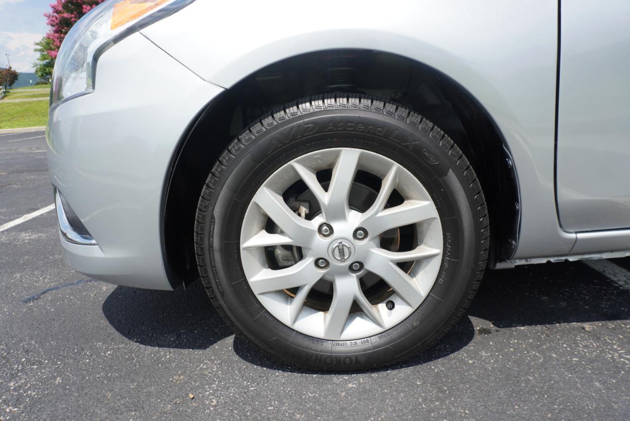 Nissan Versa Sedan SV CVT 2017