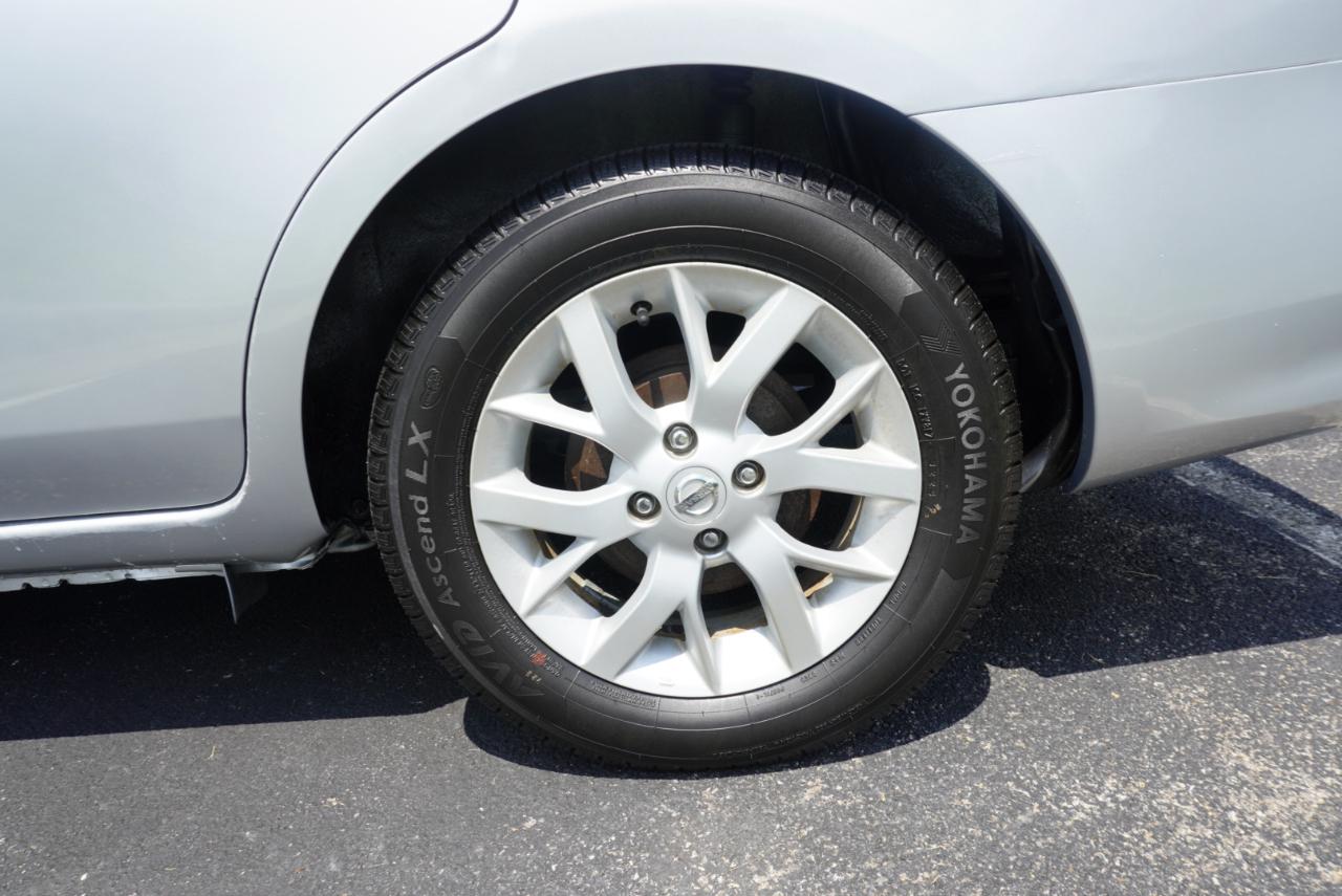 Nissan Versa Sedan SV CVT 2017