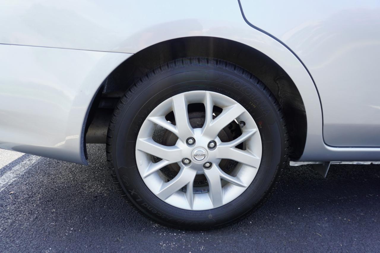Nissan Versa Sedan SV CVT 2017
