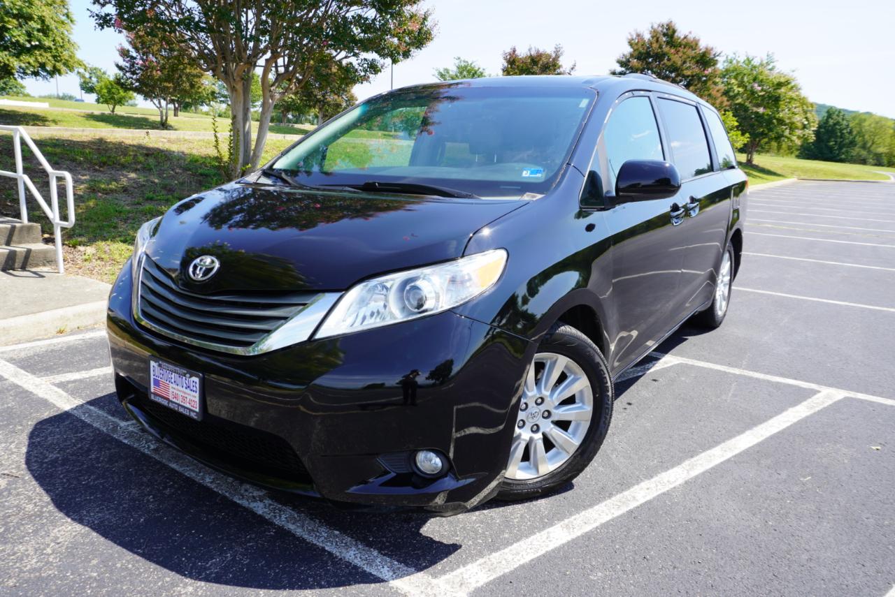 Toyota Sienna 5dr 7-Pass Van V6 XLE AWD (Natl) 2012